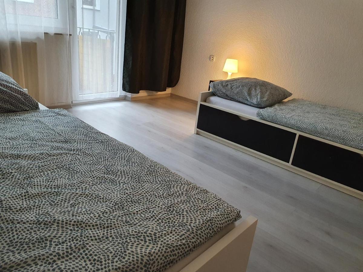 Große Ferienwohnung an der Rheinpromenade three Duisburg Exterior foto