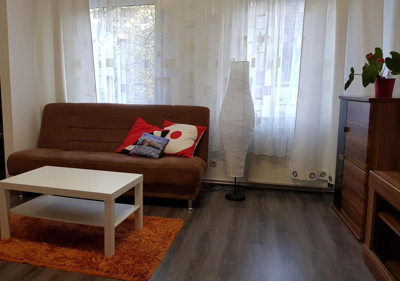 Große Ferienwohnung an der Rheinpromenade three Duisburg Zimmer foto